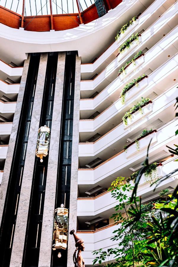 Rahat Palace Hotel Almaty Exterior foto The elevators at the Hyatt Regency Atlanta