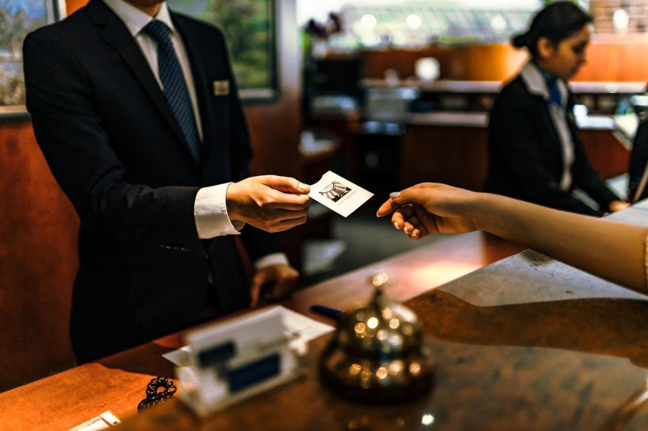 Rahat Palace Hotel Almaty Exterior foto A hotel key card