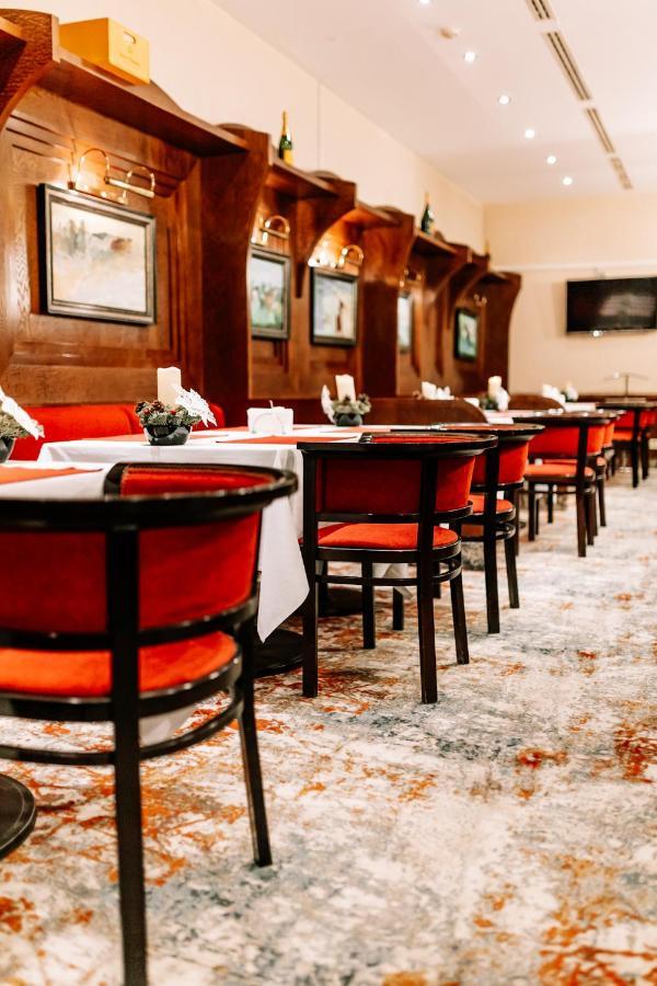 Rahat Palace Hotel Almaty Exterior foto Restaurant interior