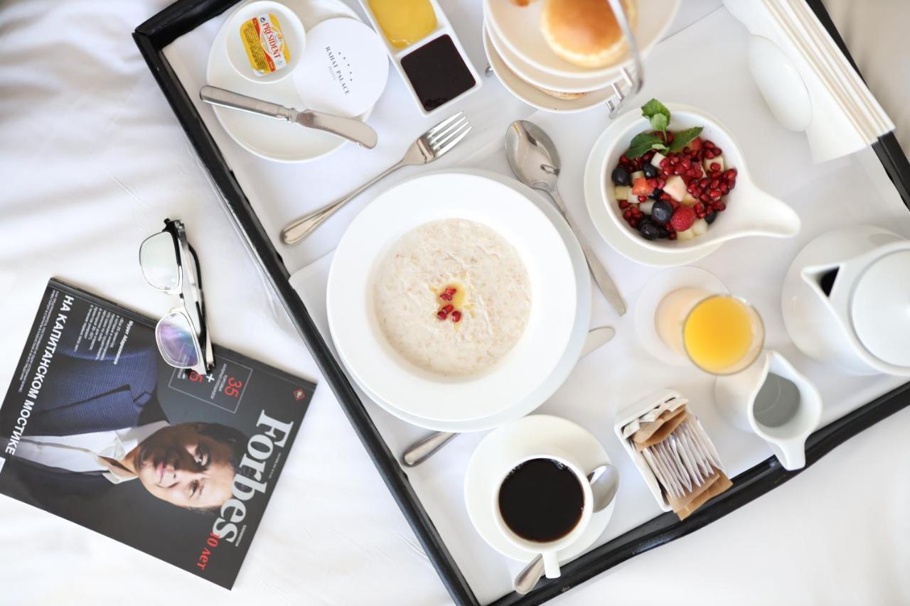 Rahat Palace Hotel Almaty Exterior foto Room service breakfast