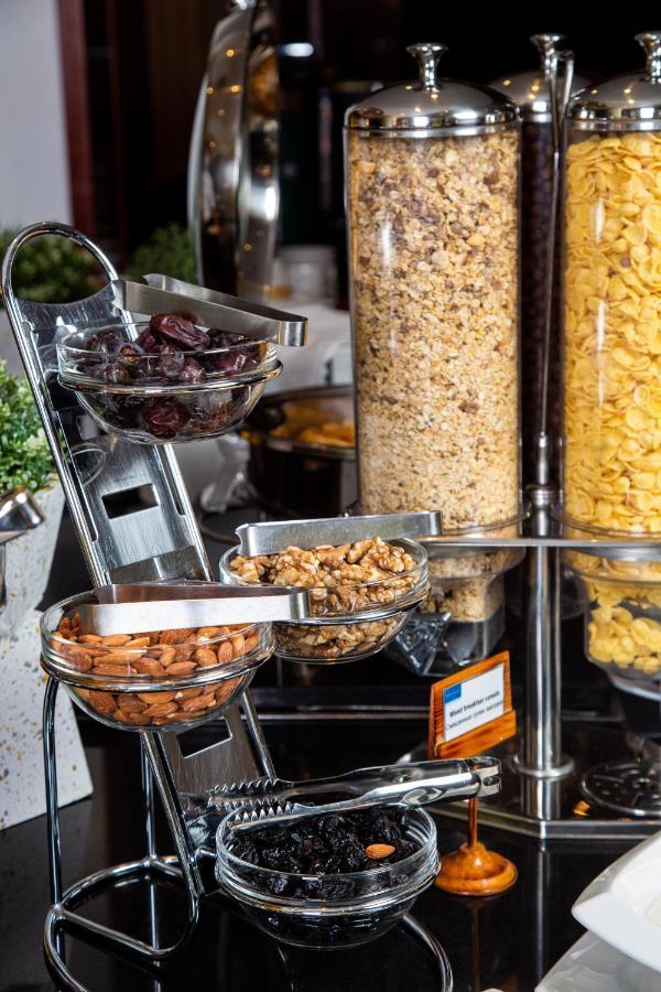 Rahat Palace Hotel Almaty Exterior foto A cereal bar