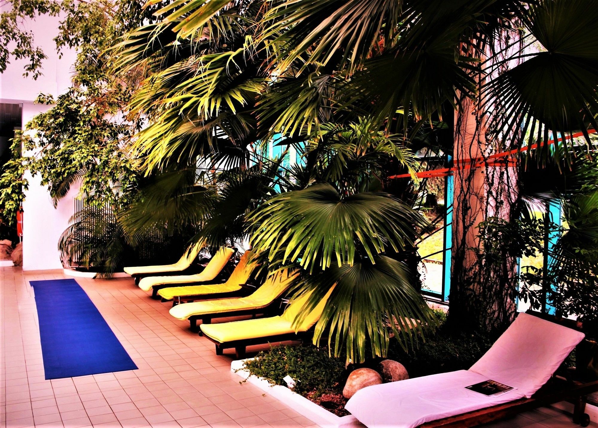Rahat Palace Hotel Almaty Exterior foto The spa at the Hotel